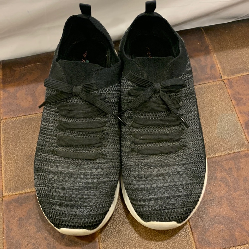Ladies size 10 memory foam sketchers shoes like new